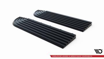 Modularer--MAXTON-Floor---Eckkantenfliese-Maennliche-Stifte_MXFL-CORNER-M-BLACK-1