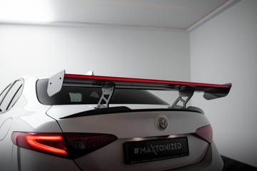 Carbon-Spoiler---LED-Alfa-Romeo-Giulia-Quadrifoglio_CF-AL-GI-1-QV-INT-WING5-245-P-LED