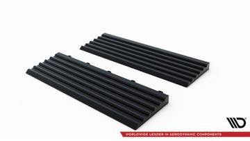 Modularer--MAXTON-Floor---Kantenfliese-Maennliche-Stifte_MXFL-EDGE-M-BLACK-1