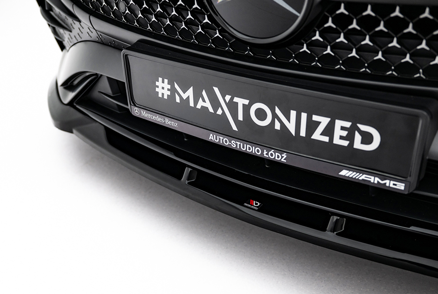 Sorgfältige Verpackung eines Maxton Design Teils